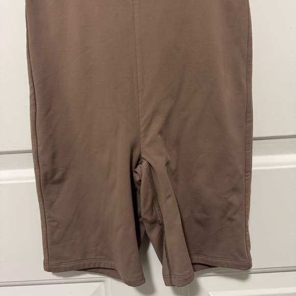 Aritzia Babaton Brown Contour V-neck Romper Size Small - Picture 3 of 9